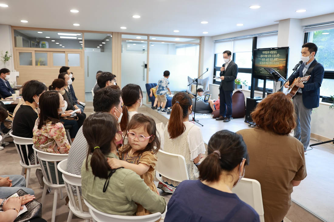 Worship during groundbreaking ceremony